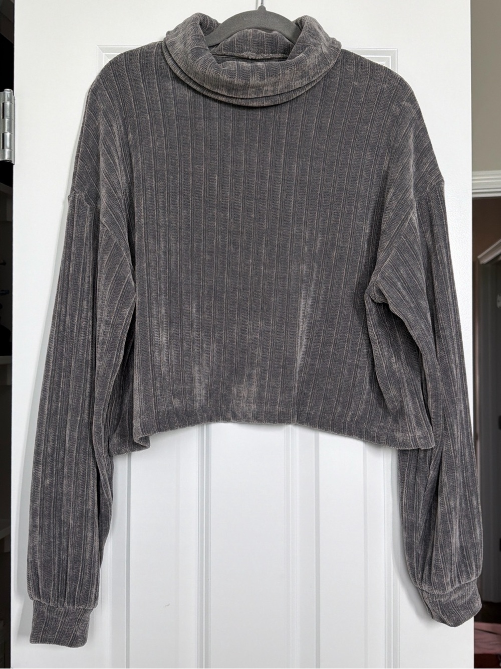 Altar'd State Ribbed Cropped Turtleneck Sweatshirt - Gray
